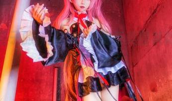 浅野菌子的作品：水手服与美图共舞，究竟在讲什么？