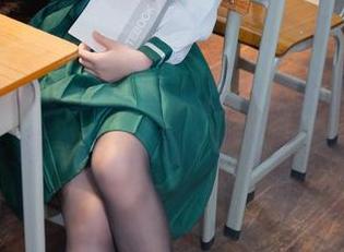 想不到最新更新的写真里清水由乃跟2b花嫁之路走得如此坚定。