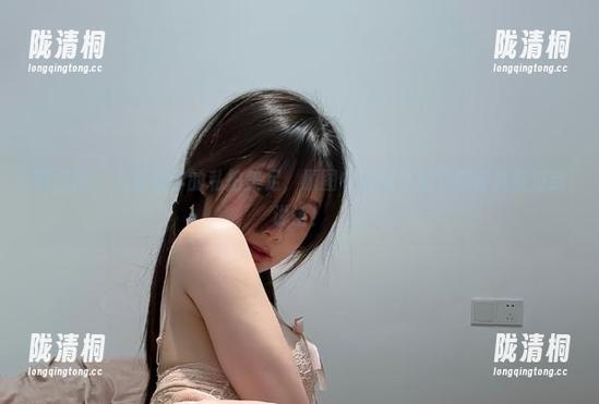 火龙果羊 微密圈 - 火龙果羊的私拍美足,原图中的每个细节都好像在对我说话!