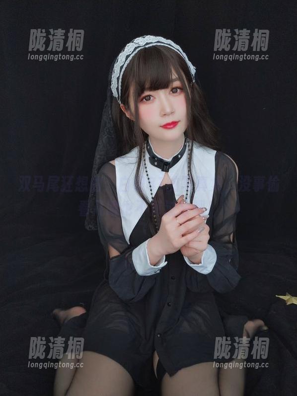 白银81 双马尾狂想曲:白银81的写真集,没事偷看几眼也不算过分吧!