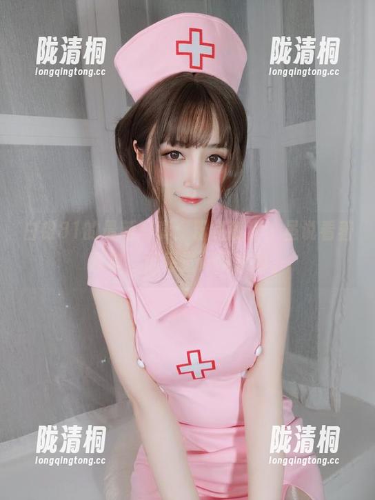 白银81 白银81的最新写真:粉红狐狸,虽说看着简单,但感觉好复杂哦。
