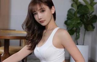 秀人网 – 照片里的Emily顾奈奈，美腿与翘臀让我想起了童年跑步的舞姿，哈哈！