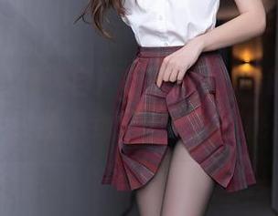 秀人网 – 精选自严利娅Yuliya的女友图集，让我想到了上次的樱桃派！