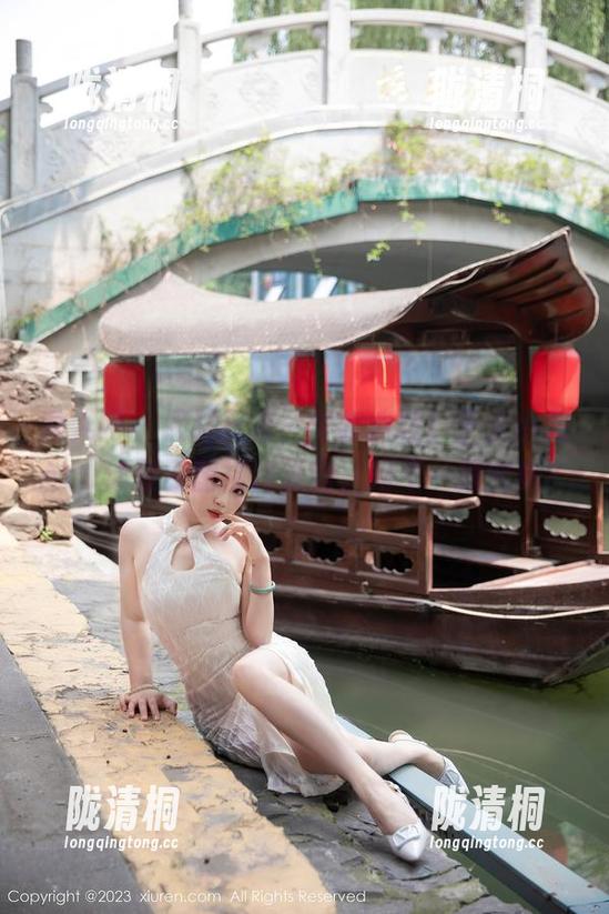 秀人网-于大小姐AYU 秀人网 - 假装严肃,实际疯狂!于大小姐AYU泳装原图福利送到,何不一探究竟?