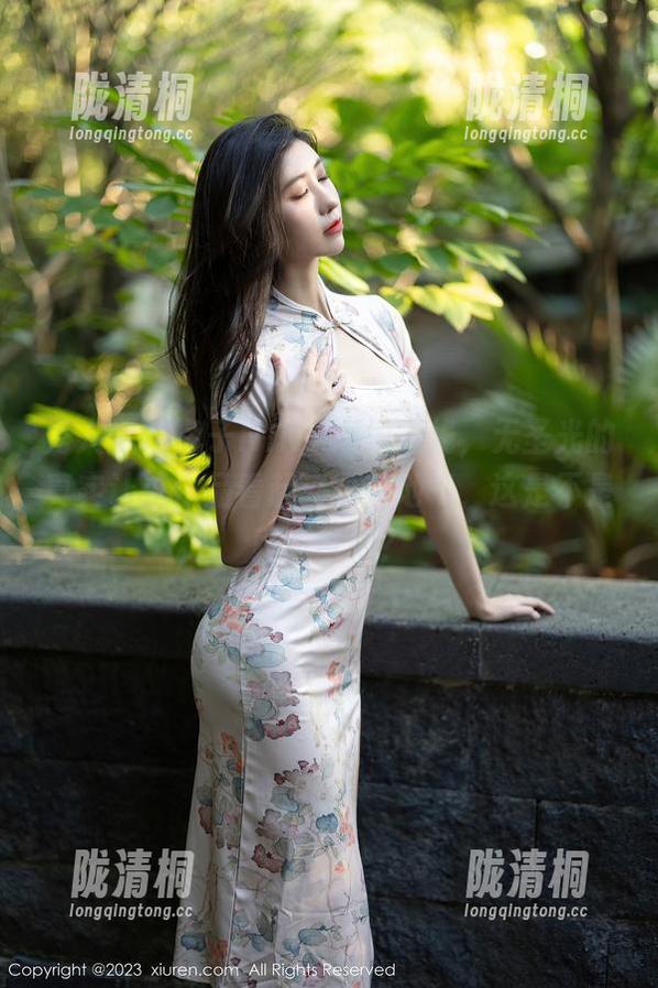 秀人网-兔子NINA 秀人网 - 兔子NINA短裙上线,无圣光的真实让这作品看起来更接地气,这是不是就叫百搭?