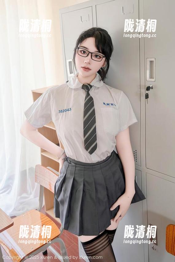 秀人网 - 奈奈Fox短裙，吸引我盯着巧妙的设计，我想问：这是什么灵感？
