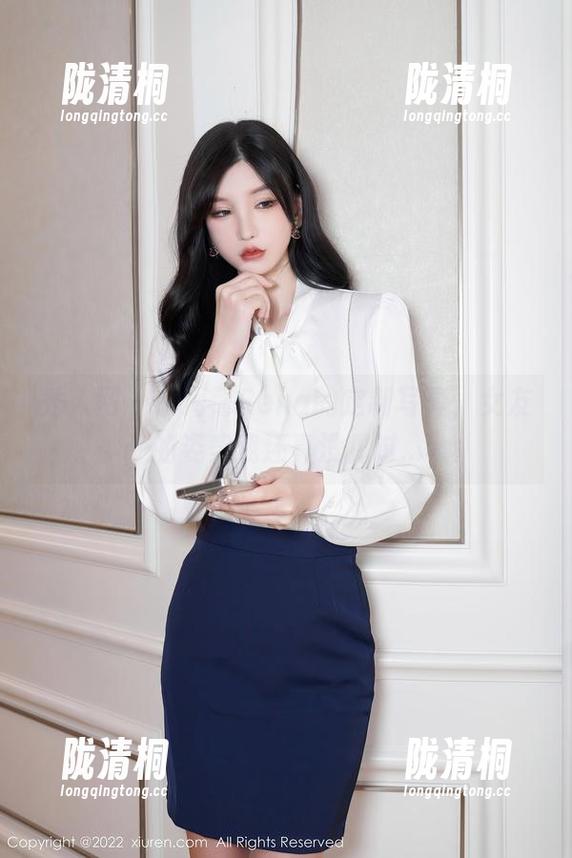 秀人网 - 小海臀Rena的定制写真，女友的姿势我还真没见过...