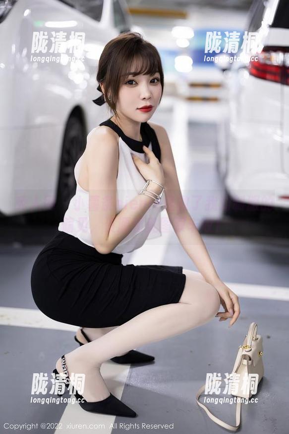 秀人网 - 小薯条nienie拯救了我对制服的偏见，资源和美图双丰收！