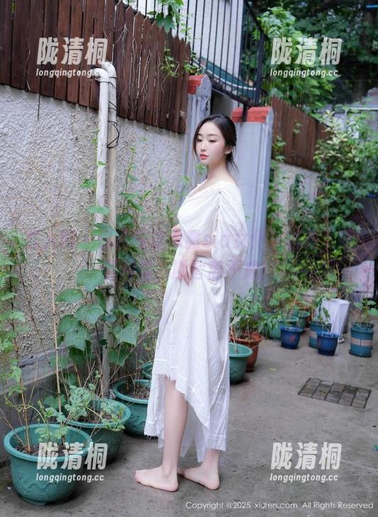 秀人网-希雅sia 秀人网 - 你瞧瞧这希雅sia女仆,必须下载到网盘,断舍离不成!
