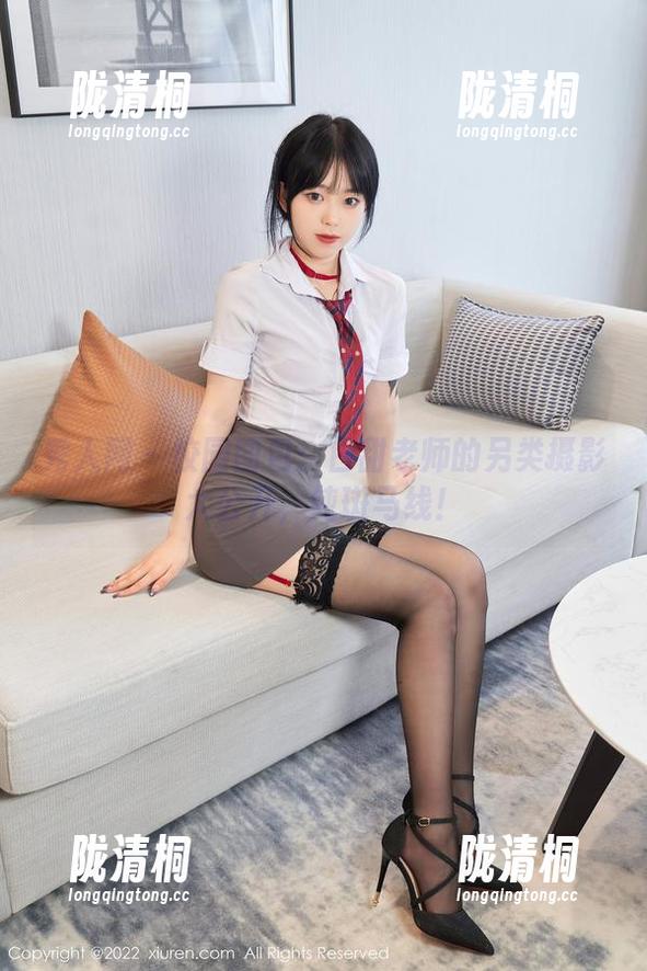 秀人网-白甜 秀人网 - 校园图包:白甜老师的另类摄影大公开,纯斑马线!