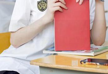 秀人网 – 原图生动再现：白白Alina的套装不只好看，精选还有幽默绝活！