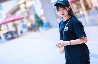 秋楚楚不秃头：当粉色透明女仆遇上无尽资源，别眨眼哦！