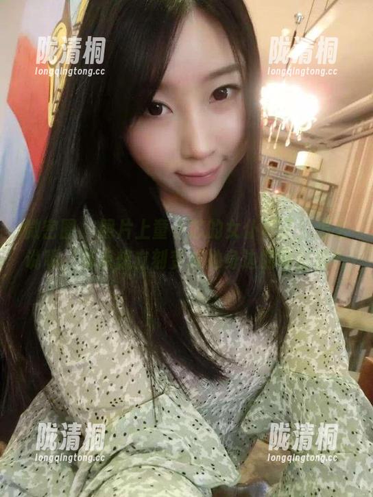 童小芯 微密圈 - 照片上童小芯的女仆样子,怎么说呢,有点想立刻变成她身边的吸尘器?