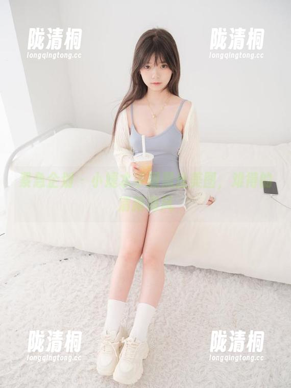紧急企划-小婕 紧急企划 - 小婕水手服黑丝美图,难得的清新海风
