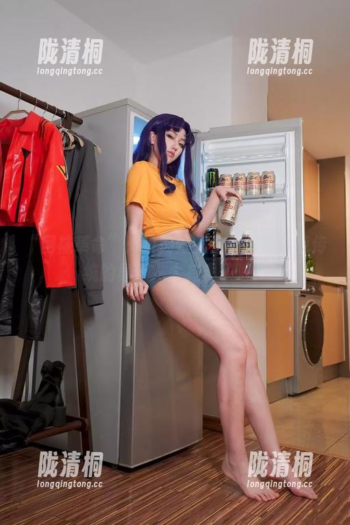 绞肉姬 “网袜革命”:绞肉姬的定制写真挑战传统的界限,太有趣了吧?