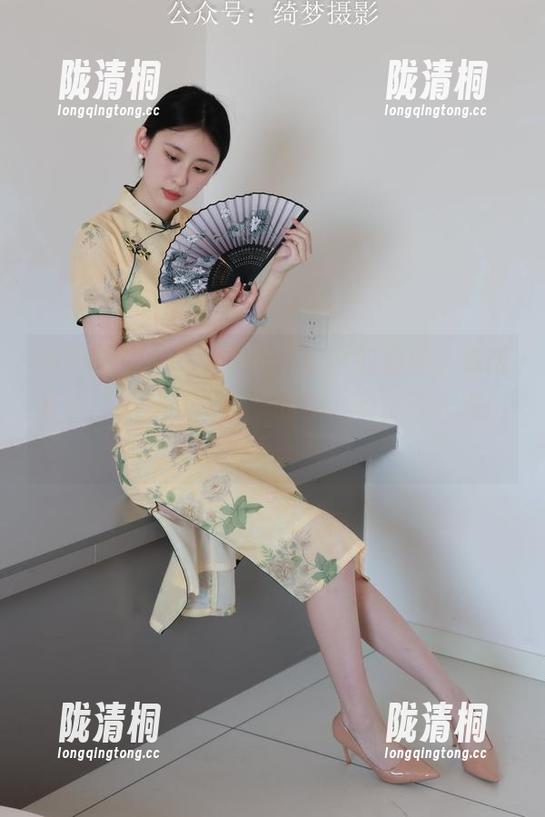 绮梦摄影-小艺 绮梦摄影 - 最新出炉:小艺的白丝,你听说过“丝袜与非袜”的辩论吗?今天咱们来分析一下!