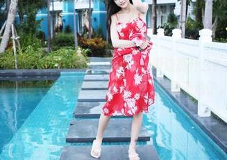 美媛馆 – “谁能告诉我，徐微微mia在海边搞什么？照片也得网盘见证”——那眼神，太让人捉摸不透了。
