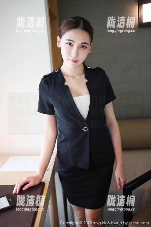 美媛馆 - 王馨瑶yanni的白衬衫在原图里像是在无声诉说，一个字都不讲的写真也好，太耐人寻味。