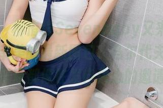 菠萝社 – 柳侑绮Sevenbaby又来默默提升我们审美的最新图包，马尔代夫的每一张呈现都像在发自内心的邀请。