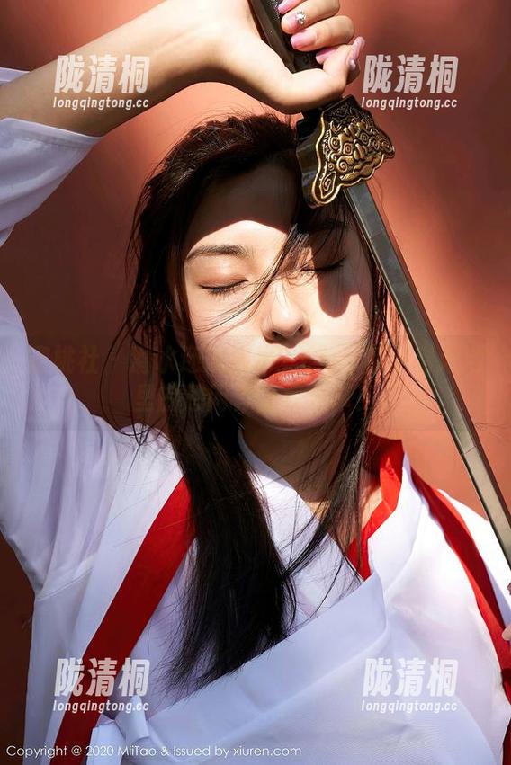 蜜桃社-Gina 蜜桃社 - 潜水还是泡水?Gina带你看泳池里的悠闲作品集分享!