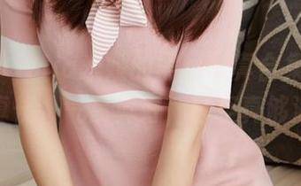 蜜桃社 – Mia米娅的黑丝写真合集：看，腿真长，气质真好，鞋柜真够满！