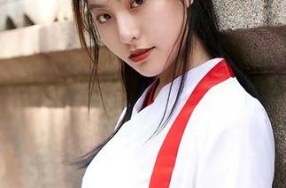 蜜桃社 – 杏子用厨娘这个角色玩得好有趣，作品集满满都是俏皮，下载起来绝对不后悔。