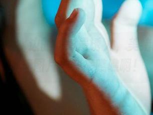 蜜桃社 – 水边的身影最诱人，美绪的免费泳装图片，快来瞧瞧啊！