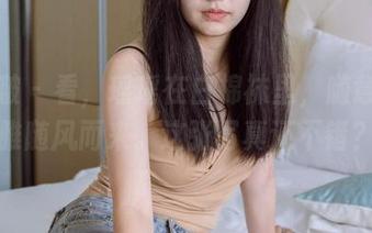 袜啵啵 – 看，瑶瑶在白棉袜里，随意的优雅随风而来。这张写真还不错？