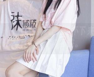 袜啵啵 – 一双白船袜让人停不下来的高清写真，稚予真会挑。