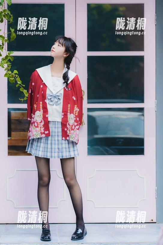 承认吧！每个人的相册里都需要一张西瓜少女的女仆原图！