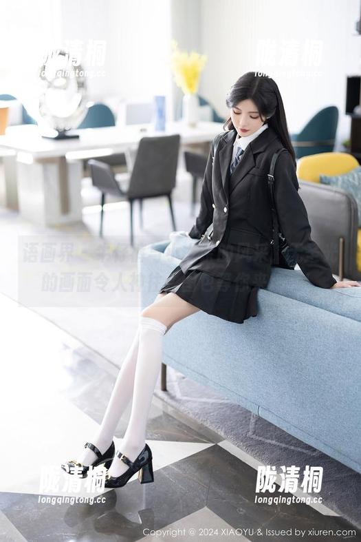 语画界-小尤奈 语画界 - 牛仔裤与小尤奈的风采,无圣光的画面令人神往,图包等你来解码!