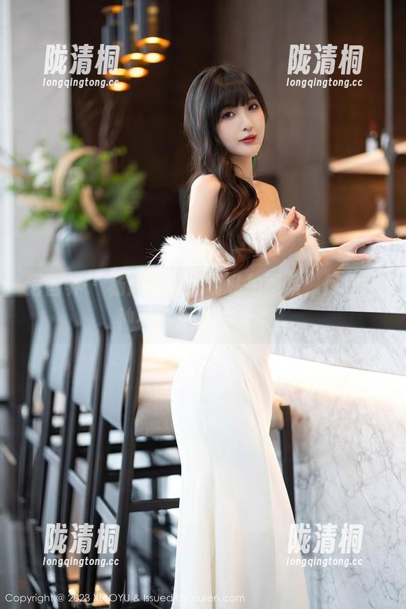 语画界 - 杨紫嫣的透明私拍图集，尽显一种不露声色的迷离。