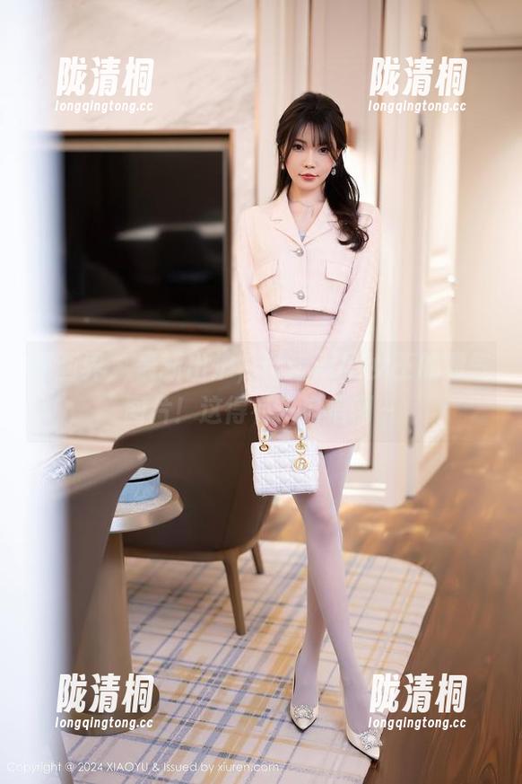 语画界 - 最新出炉，诗诗kiki女王的霸气图片！这得有多自信啊～