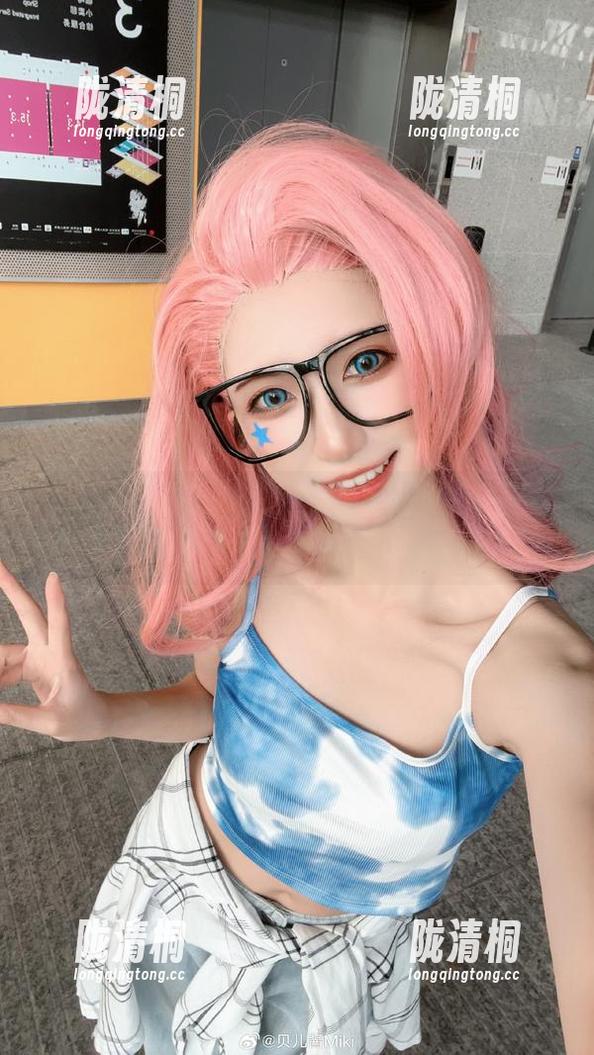 贝儿酱Miki 在贝儿酱Miki的视角下,艾米莉亚原图的搞怪与图集的婉约相遇