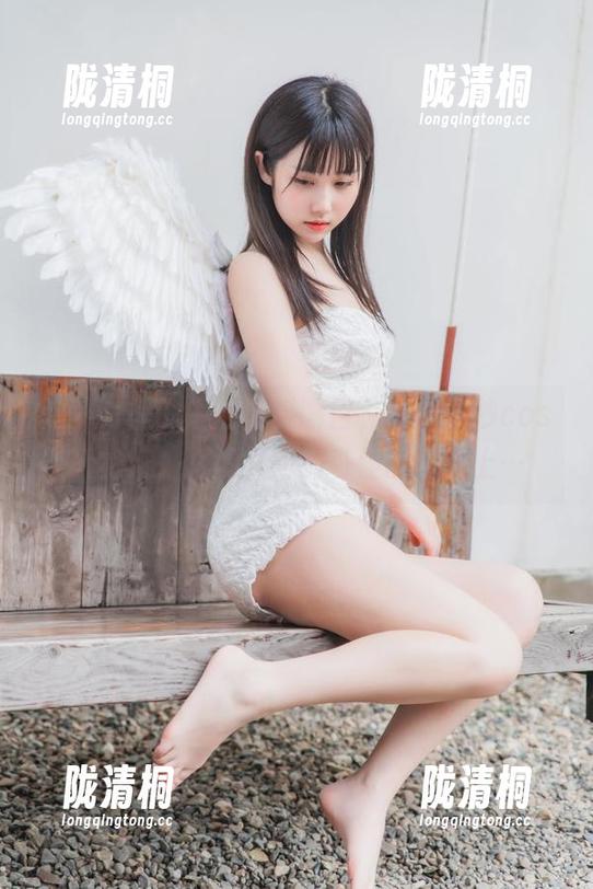 镜酱 这照片里的镜酱备受瞩目,白色婚纱cos玩的好,剧情又回到奇怪的路子上…