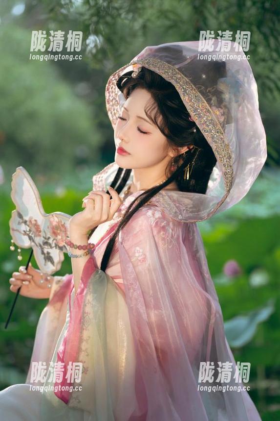 雯妹不讲道理 看雯妹不讲道理的剧情写真时,下载按钮都在朝我招手!