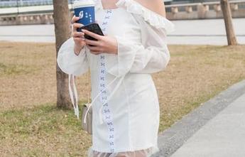 魔镜街拍 – 玲玲的私房车展：一个人的时尚跑道，车模都没来呀！