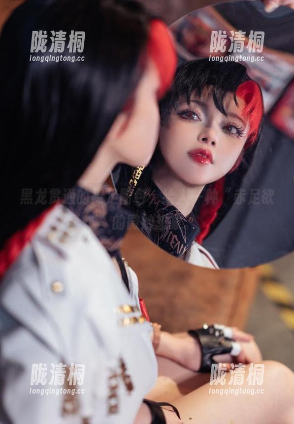 黑龙贯通 黑龙贯通的裸足图包,给人一种“赤足欲”的微妙想象。